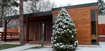 Venkovní kombinovaná sauna s  přístřeškem